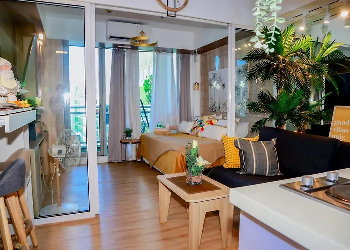 Azure Urban Staycation 1 Bedroom View, 18th Floor Проживание в семье
